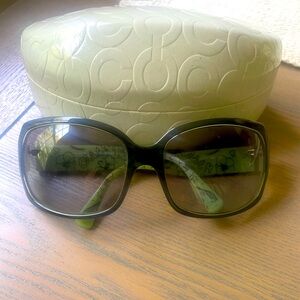 BEAUTIFUL COACH sunglasses! Black and Green with case, excellent condition